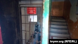 Укрытие в жилом многоквартирном доме в Крыму, архивное фото