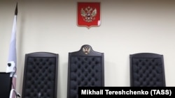 Դատավորների աթոռները ռուսաստանյան դատարանում, արխիվ