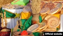 Bugdaý we çörek önümleri. Illýustrasiýa suraty. Arhiwden alyndy.