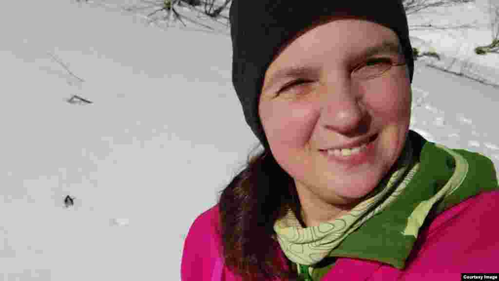 Gergana Doychinova osnovala je fondaciju Ela I Ti 2017. godine kako bi pomogla Bugarima sa invaliditetom da iskuse divnu prirodu. Oni sa invaliditetom "imaju iste snove kao i mi", rekla je ona za RSE. Organizovanje izleta sa volonterima omogućava ljudima koji pate od iscrpljujućih bolesti da "iskuse atmosferu planina" na način na koji ne mogu sami, rekla je ona.