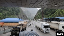 Բեռնատարներ Ռուսաստան-Վրաստան սահմանի Վերին Լարսի անցակետում, արխիվ