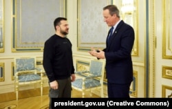 Президент України Володимир Зеленський і керівник МЗС Великої Британії Девід Камерон (праворуч). Київ, 16 листопада 2023 року