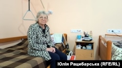 Валентина в кімнаті соцзакладу