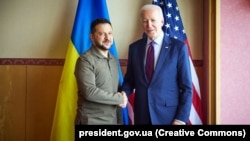 Президент України Володимир Зеленський і президент США Джо Байден під час зустрічі на полях саміту «Групи семи» (G7). Хіросіма, Японія, 21 травня 2023 року