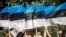 Дети с флагами Эстонии