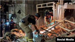 Разбор завалов после удара по гражданскому зданию. Кривой Рог (фотоархив)