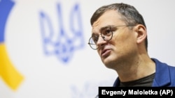 «Наш прапор — синьо-жовтий. Під ним ми живемо, помираємо та перемагаємо. Ми не підійматимемо інших прапорів» – Дмитро Кулеба