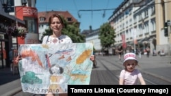 Попри те, що майже половина українців має вищу освіту, лише кожен п'ятий з них працює в Німеччині, тобто 20%, за офіційними даними