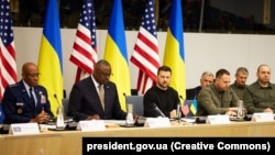 Президент України Володимир Зеленський і учасники засідання Контактної групи з питань оборони України у форматі «Рамштайн». Штаб-квартирі НАТО. Брюссель, Бельгія, 11 жовтня 2023 року