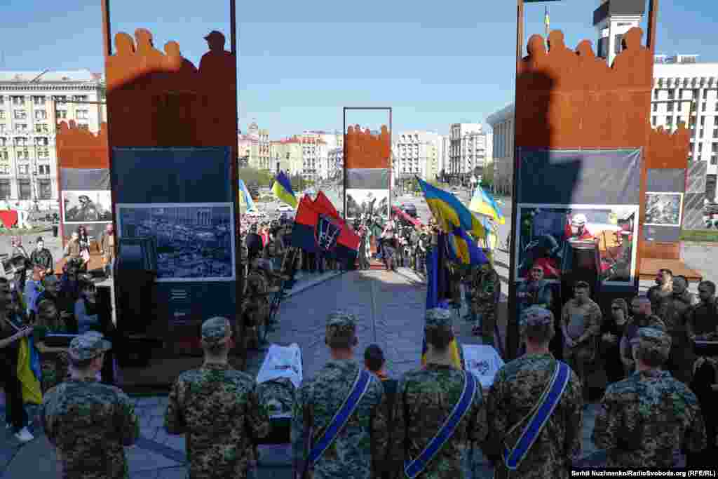 Konoval je služio kao komandant u 2. streljačkom bataljonu 67. odvojene mehanizovane brigade sa Petrišinom kao njegovim zamjenikom.