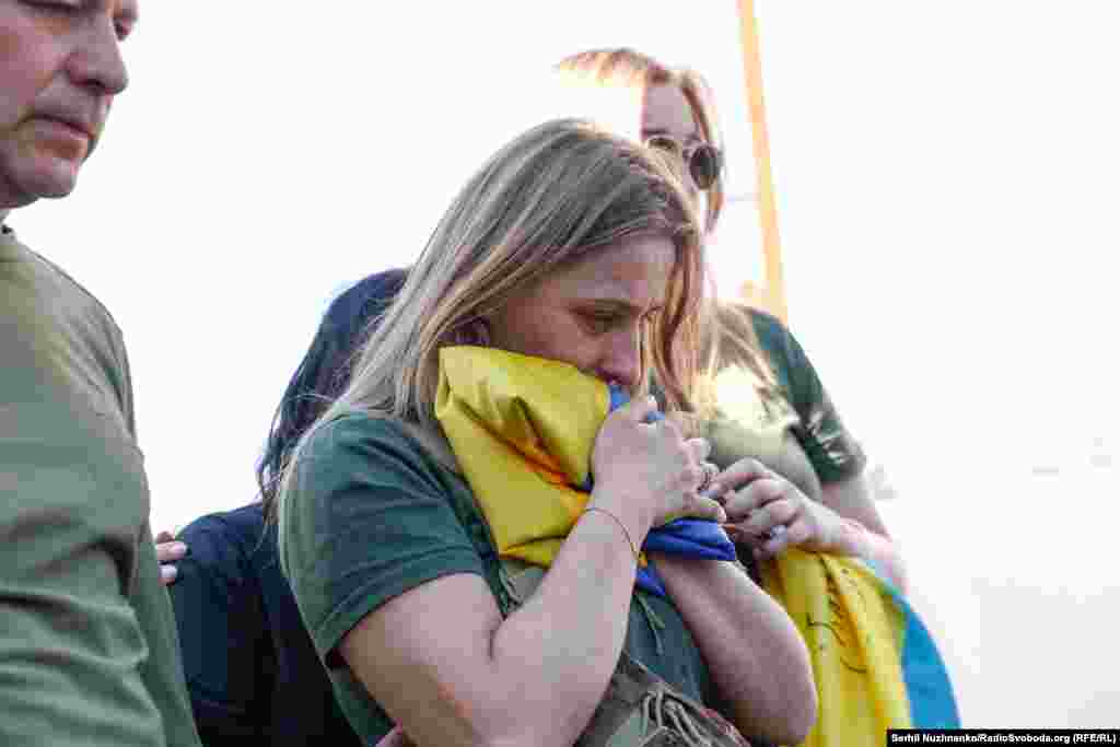 Konovalova supruga Olha (na slici) napisala je na Facebooku: "Bili su zajedno od početka i zajedno su udahnuli posljednji dah za nas. Za njih je ovaj rat završen".