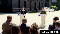 Президент України Володимир Зеленський (п) і президентка Європарламенту Роберта Метсола, Київ, 9 травня 2024 року