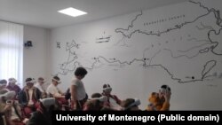 Učenici u virtuelnoj sobi Laboratorije za arheologiju pomorstva, na Pomorskom fakultetu Kotor