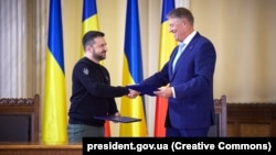 Претседателите на Украина и Романија, Володимир Зеленски и Клаус Јоханис, во Букурешт, 10 октомври 2023 г.