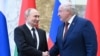 Очільники Росії та Білорусі, Володимир Путін (ліворуч) і Олександр Лукашенко на зустрічі в Мінську, 24 травня 2024 року 