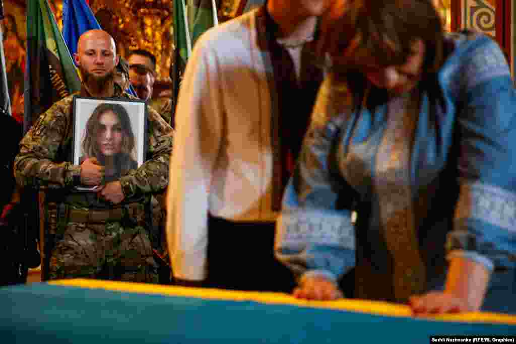 Прощання з бойовою медикинею батальйону &laquo;Госпітальєри&raquo; Іриною &laquo;Чекою&raquo; Цибух у Михайлівському золотоверхому соборі