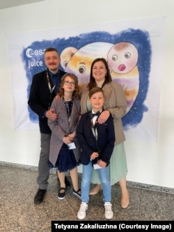 На дійство приїхав і тато Ярини. Він нині захищає Україну на передовій