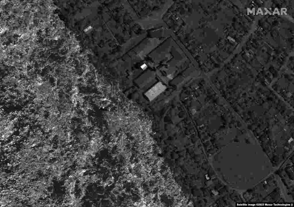 Сликата од 15 мај го прикажува градот Нова Каховка, окупиран од Русија, проследен со последиците од поплавите.