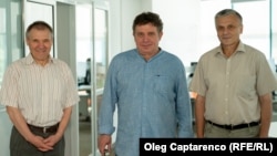 Analiștii Nicolae Negru și Igor Boțan și jurnalistul Europei Libere Alexandru Canțîr