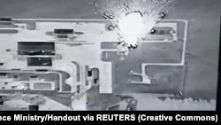 Кадр із відео, оприлюдненого Міноборони Росії, показує, як стверджується, повітряний удар російських збройних сил по, як вони стверджують, «по українських бойовиках» у Бєлгородській області Росії. Відео МО Росії оприлюднило 23 травня 2023 року.