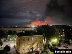 Вибухи і пожежа на еродромі під Псковом внаслідок атаки БПЛА. Росія