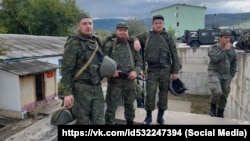 Фото, зроблене на території 126-ї ОБрБО РФ у Перевальному, Крим. У центрі – військовослужбовець Сергій Рибалко, знімок розміщено на сторінці Рибалка 28 вересня 2022 року