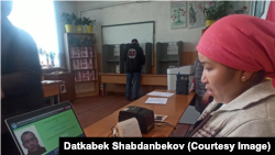 Ош облусундагы айылдык кеңештердин бириндеги шайлоо. 9-апрель, 2023-жыл.