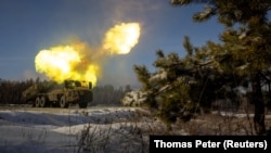 Самохідна гаубиця Archer шведського виробництва 45-ї окремої артилерійської бригади ЗСУ веде вогонь по позиціях армії РФ на Донеччині, 16 грудня 2023 року, ілюстративне фото