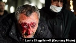 ზაზა ბიღიაშვილი 8 მარტის ღამეს ჩიტაძის ქუჩაზე. ფოტო ლაშა ჩაგელაშვილი