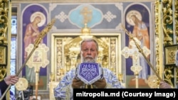 Mitropolitul Vladimir a binecuvântat relansarea postului de radio Datina FM. Imagine din arhivă.