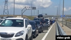 Автомобильная «пробка» на въезде на Керченский мост, архивное фото