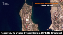 «Схеми» також публікують фото, як виглядала ця нафтобаза за декілька днів до вибуху, 25 квітня 2023 року.