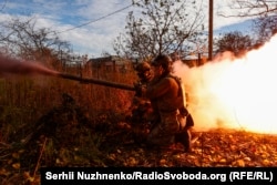 Масований наступ РФ на Авдіївку триває вже понад півтора місяці. На фото: військовослужбовці 5-го окремого загону спецпризначення «Омега» НГУ в Авдіївці, 8 листопада 2023 року