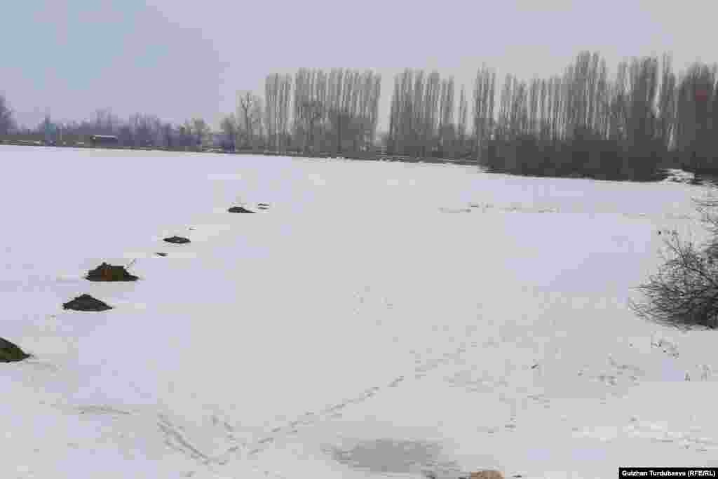 Мурас-Ордо конушунда 20дан ашуун көлмө бар. Бул жаңы конуштун кире беришиндеги көлмө. Азыр үстүн муз каптап турат.