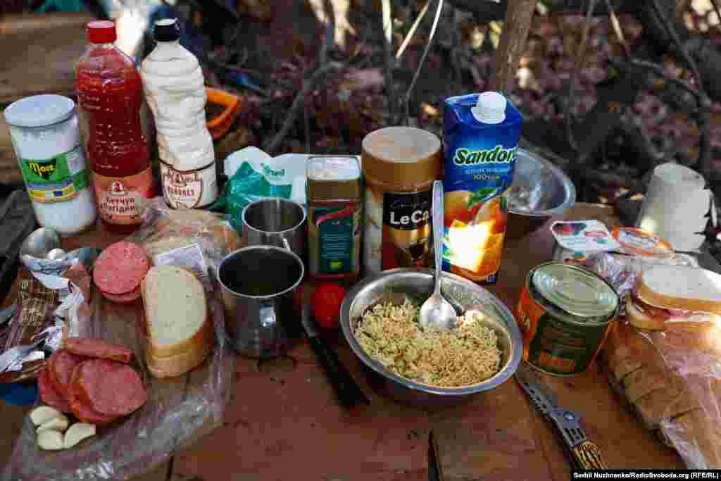 Зрештою бойова робота завершилась, можна перепочити, випити кави і щось з'їсти. Хтозна, коли чекати наступної бойової роботи