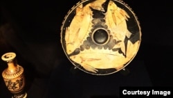 Блюдо для рыбы. Пантикапей. Глина, лак, IV век до н.э.