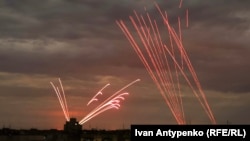 Мобильные группы ПВО отражают ночную атаку российских БПЛА Shahed. Херсон, июль 2024 года