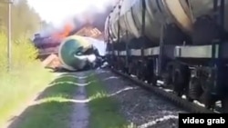 В Брянской области: с рельсов сходят два состава, груженные топливом, лесом, пропаном и селитрой