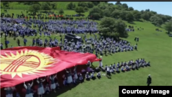 Окуя тартылган видеодон алынган сүрөт. 2-май, 2024