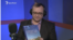 Історик Андрій Іванець демонструє монографію у студії Радіо Крим.Реалії