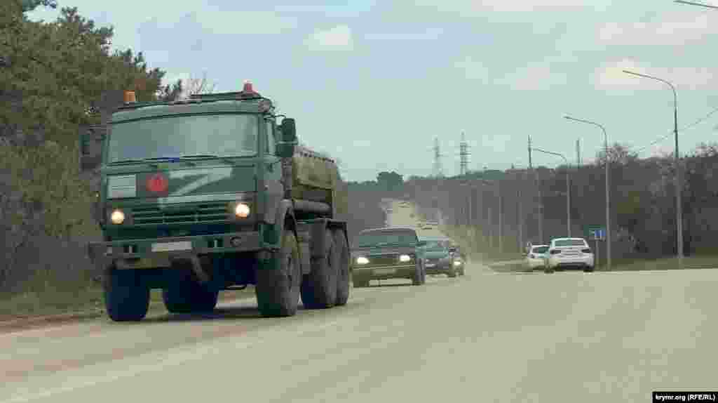 Паливозаправник із літерою "Z" у Севастополі