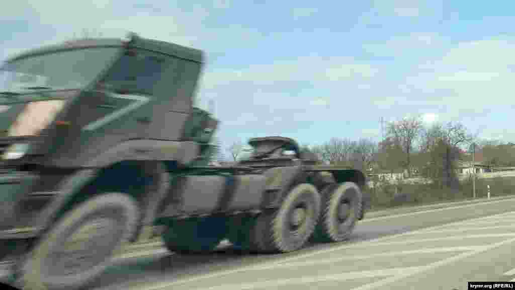 Тягач із літерою "Z" на кабіні у Севастополі