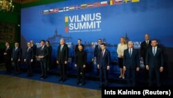 Учасники саміту країн Бухарестської дев’ятки і Нордичних країн у Вільнюсі, 2 червня 2025 року 