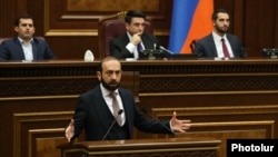 Armenia - Armenian Foreign Minister Ararat Mirzoyan speaks during a question-and-answer session in parliament, Yerevan, December 7, 2022.