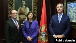 Aleksandar Šalenberg, savezni ministar za evropske i međunarodne poslove Austrije, i Tanja Fajon, ministarka inostranih poslova Slovenije, prilikom susreta sa Milom Đukanovićem, predsjednikom Crne Gore, u Podgorici 21. decembra 2022. 