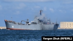 Великий десантний корабель «Орськ» Чорноморського флоту Росії виходить із Севастопольської бухти, архівне фото