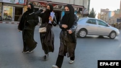 "Talyban" häkimiýeti ele alandan soň, aýal-gyzlaryň haklaryny çäklendirip başlady.