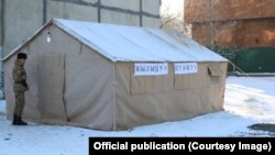 Бишкектеги жылынуучу чатырлардын бири. 