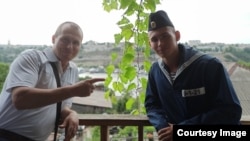 Дмитрий Шкребец и его сын Егор, погибший на крейсере "Москва"