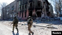 Проруски сили во разурнатиот Мариупол